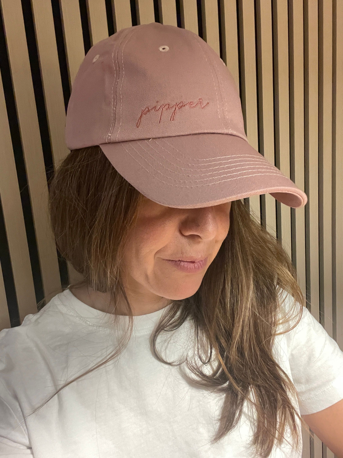 Gorra Pipper rosa con logo bordado
